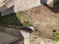 Стена здания по лини забора с соседом